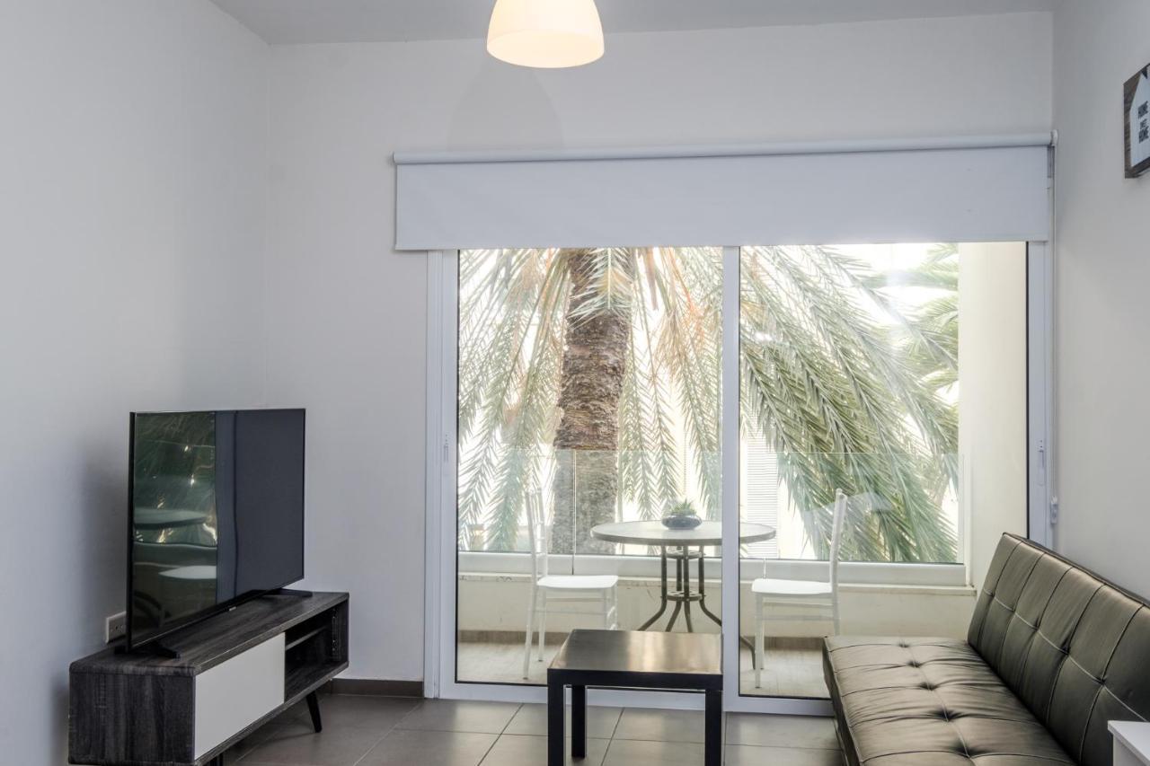 Spacious Studio Downtown Larnaca Ngoại thất bức ảnh