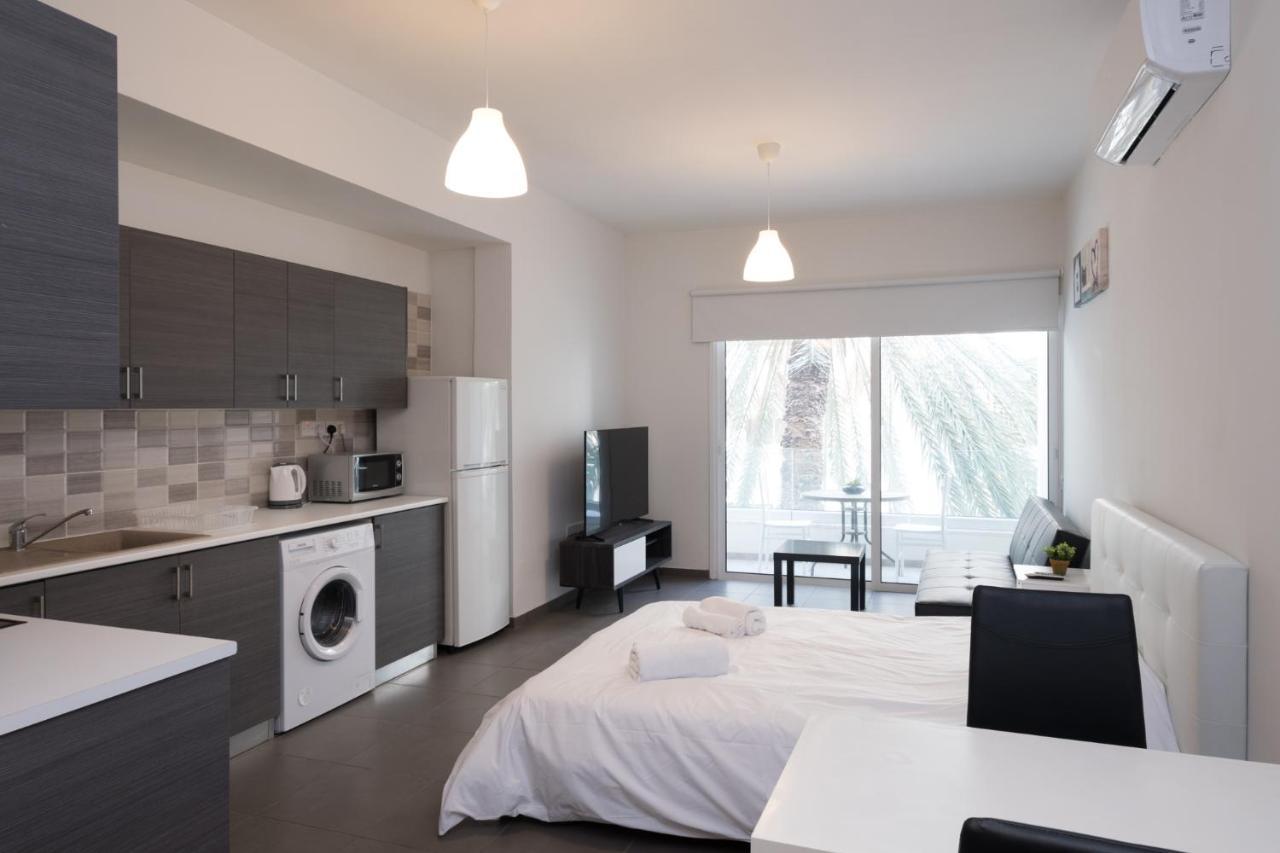 Spacious Studio Downtown Larnaca Ngoại thất bức ảnh