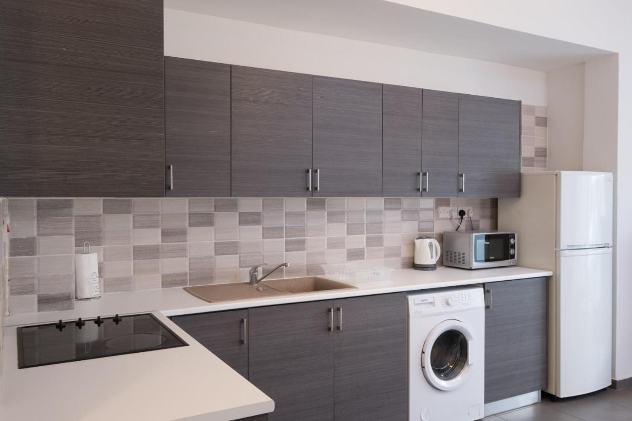Spacious Studio Downtown Larnaca Ngoại thất bức ảnh