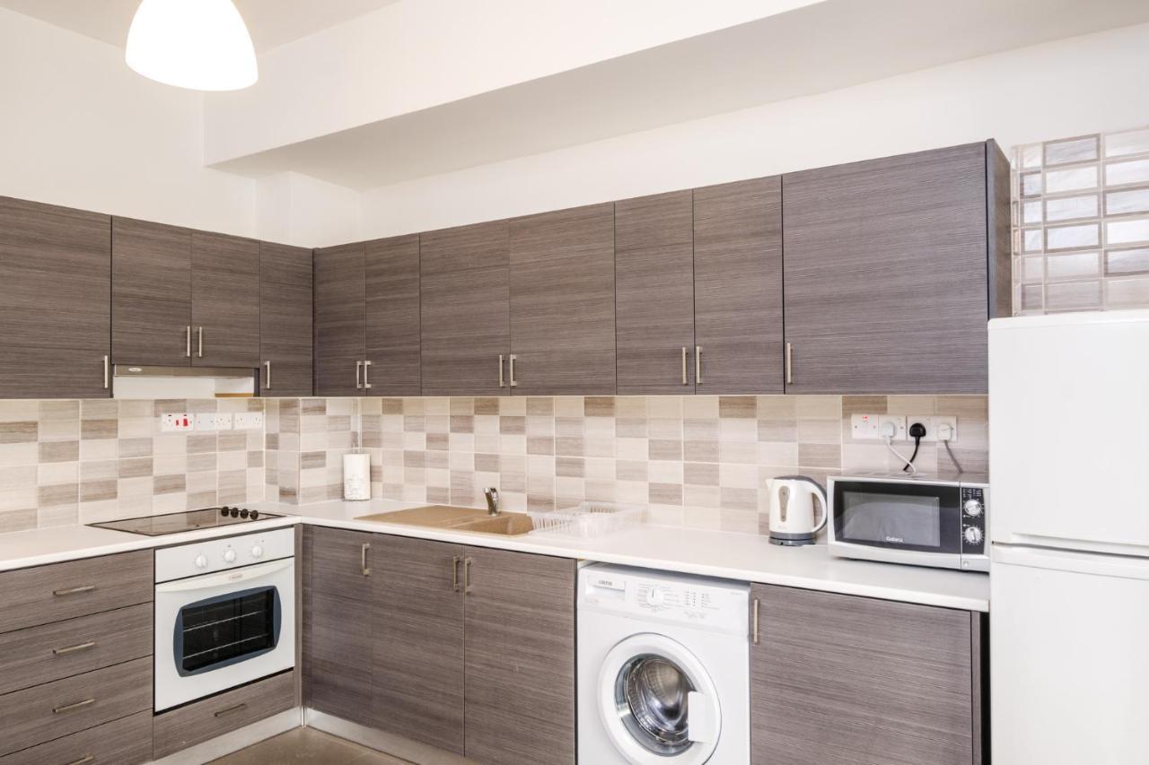 Spacious Studio Downtown Larnaca Ngoại thất bức ảnh